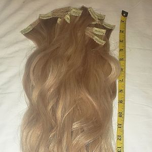 BELLAMI 22" Clip in Hair Extensions in BEACH BLONDE BODY WAVE